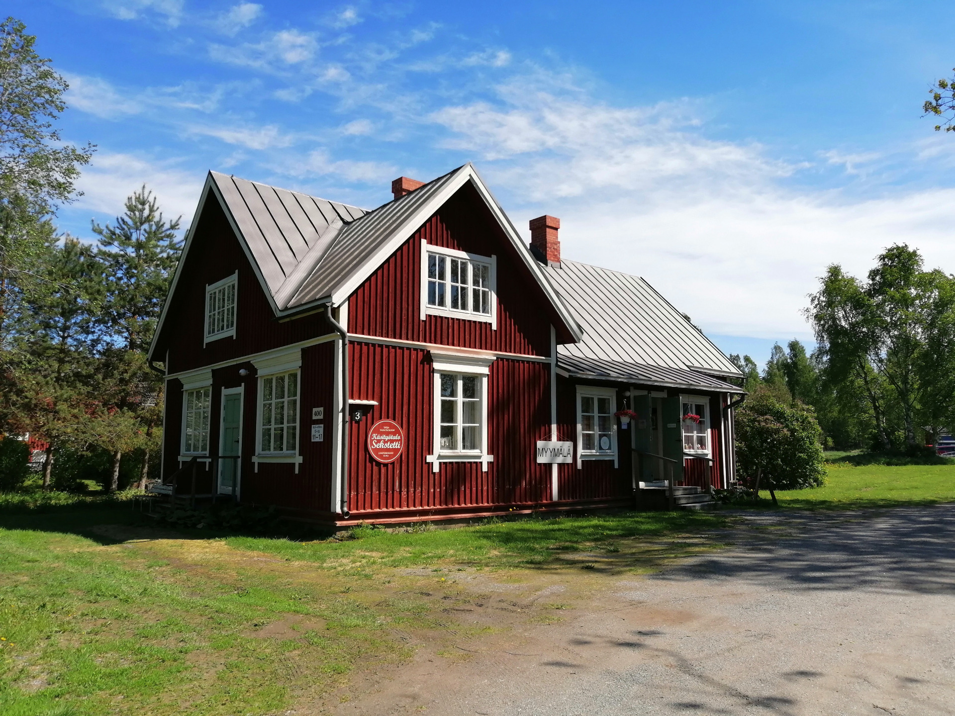 Käsityötalo Sekstetti Ruukintieltä päin valokuvattuna